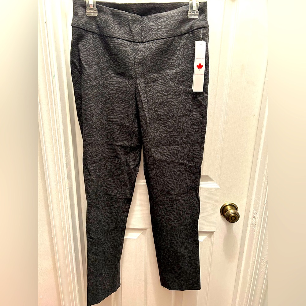 NWT Tribal flattering black and gray pull-on pants with snakeskin design size 6